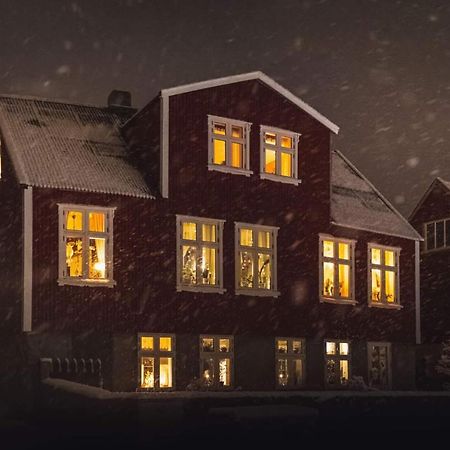 Heima I Stovu Hotell Hvalba Eksteriør bilde