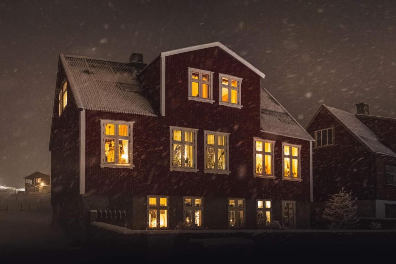 Heima I Stovu Hotell Hvalba Eksteriør bilde