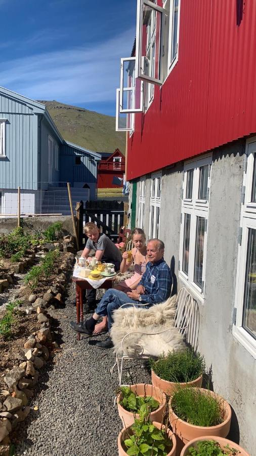 Heima I Stovu Hotell Hvalba Eksteriør bilde
